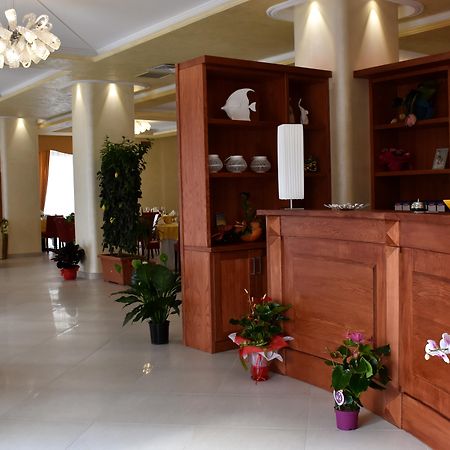 Hotel Riviera Azzurra Оливери Екстериор снимка