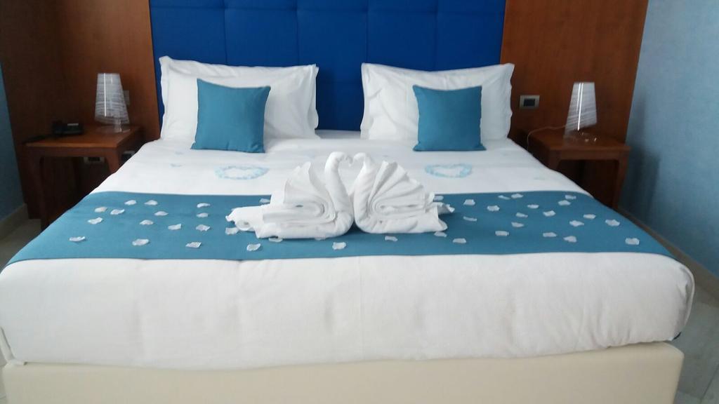 Hotel Riviera Azzurra Оливери Екстериор снимка